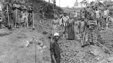 Des actions collectives de réhabilitation des sources d'eau au Rwanda